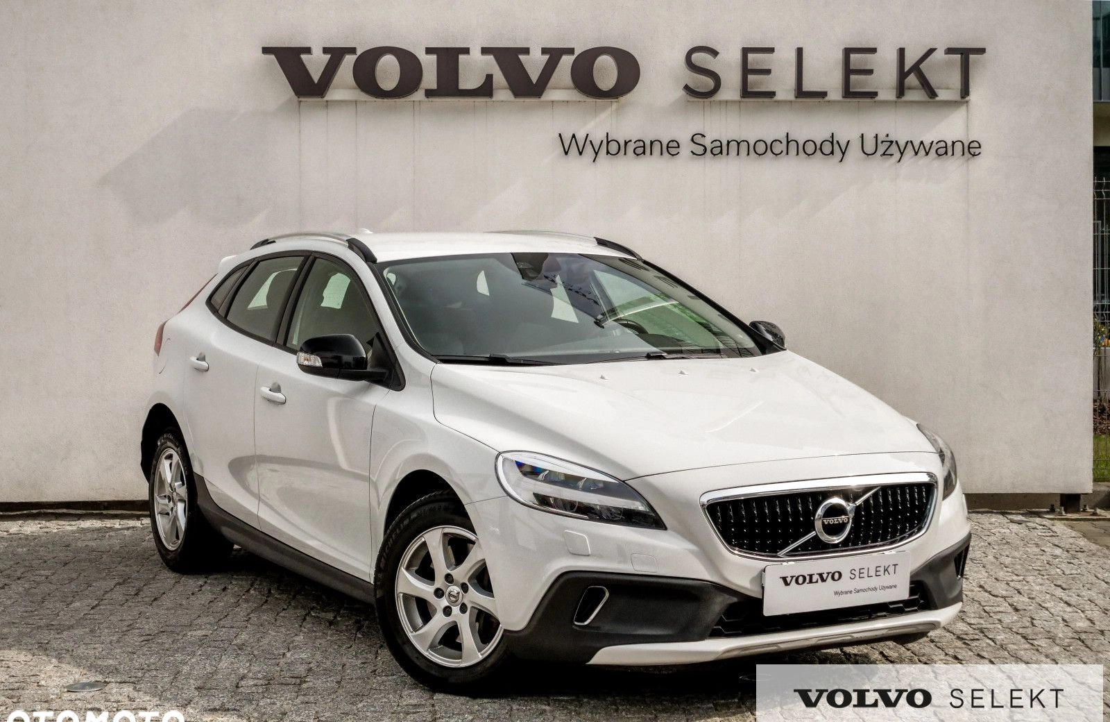 Volvo V40 cena 87900 przebieg: 92080, rok produkcji 2019 z Serock małe 562